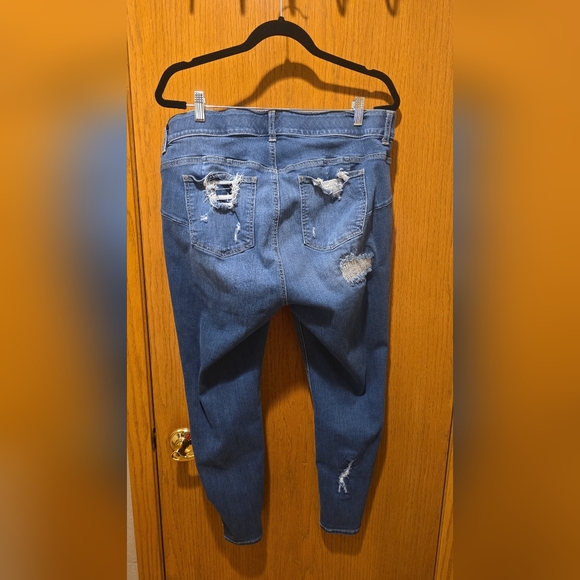 Torrid 18R Blue Medium Wash Bombshell Skinny Jeans Worn Once Excellent Condition - Picture 2 of 7